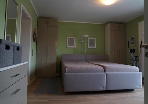 Schlafzimmer 1.