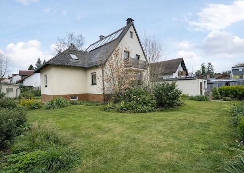 AIGNER - freistehendes Einfamilienhaus in zweiter Reihe