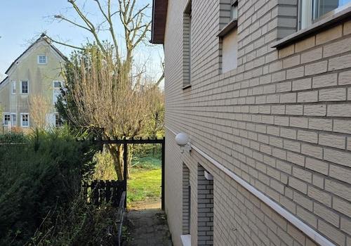 Zugang zu den Gartenwohnungen