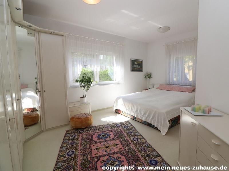 Bild 9 Schlafzimmer