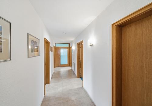 EG - Weitläufiger Flur zu allen Räumen