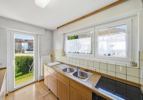 EG -  Küche mit Zugang zum Garten...