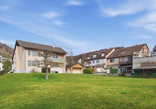 Der weitläufige Garten