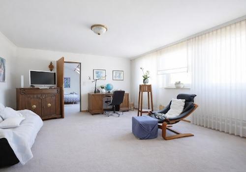 Ein großzügiger Wohnraum im DG