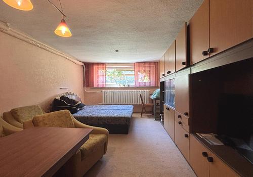 Wohnzimmer im Keller