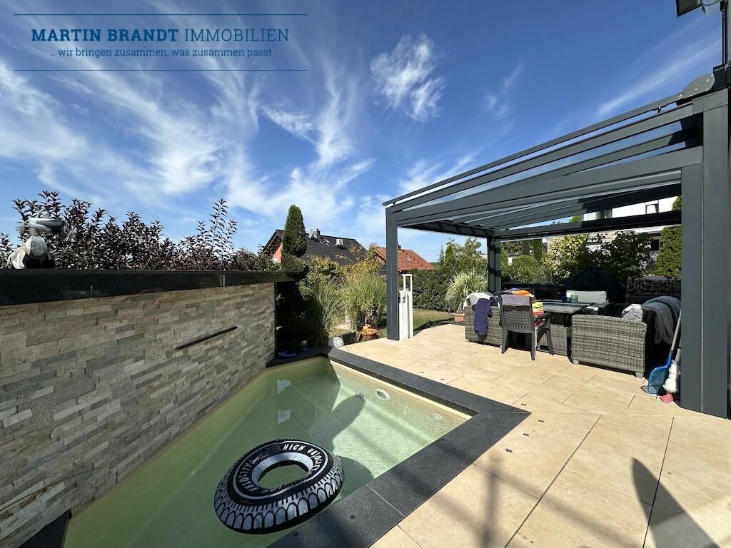 Terrasse mit kleinem Pool