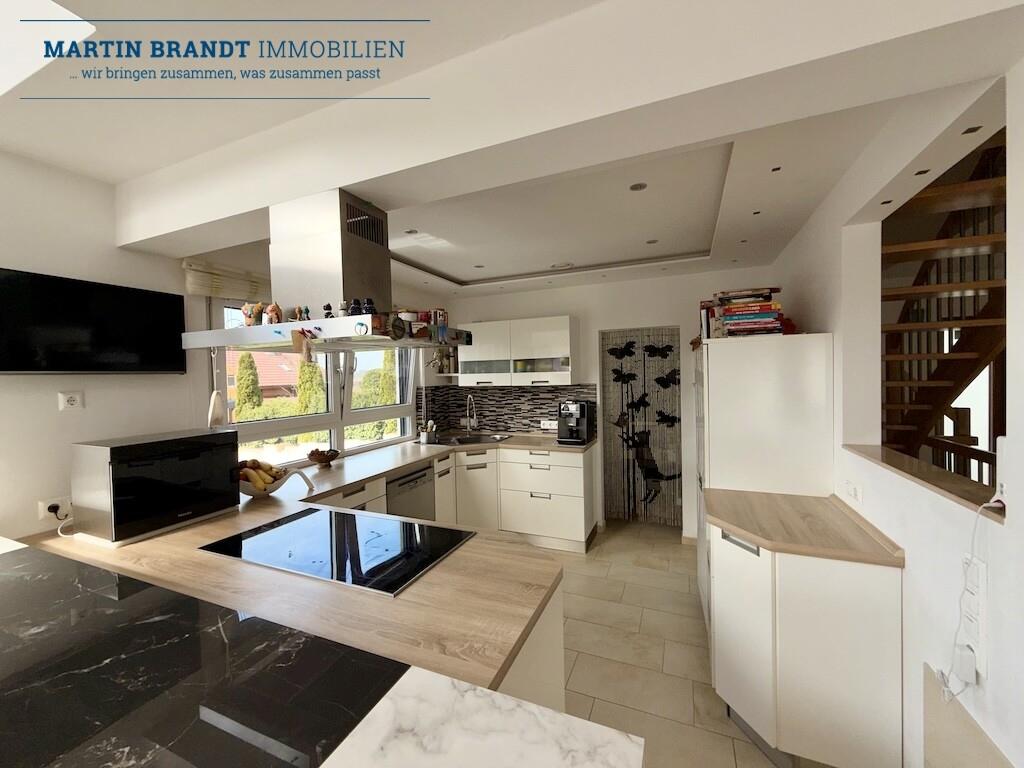 Einbauküche mit Speisenkammer