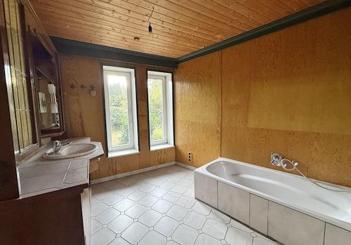 großes Bad - Wannenbereich