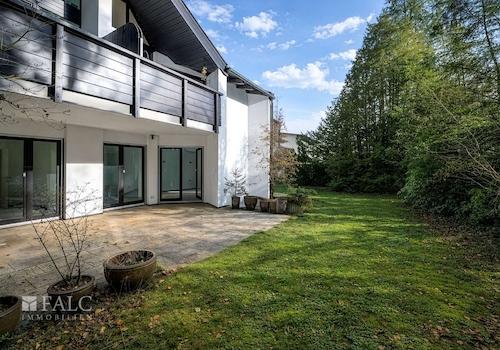 Terrasse rechts mit Garten