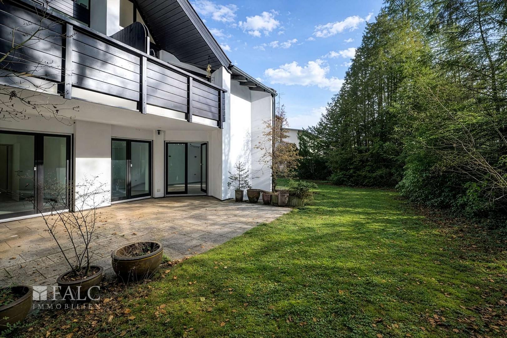 Terrasse rechts mit Garten