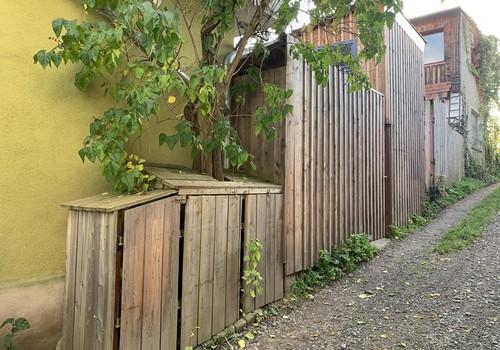 Zugang von hinten durch Gasse
