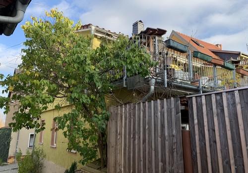 Gasse neben Haus/Blick Terasse