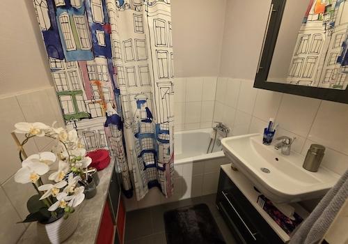 Bad Badewanne mit Dusche