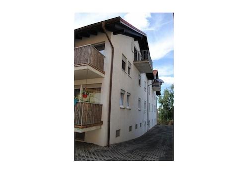 oberer Balkon unterm Dach