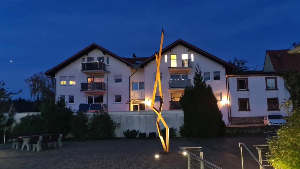 Schöne Anlage bei Dämmerung