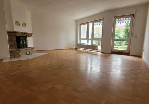 Wohnzimmer mit Kamin