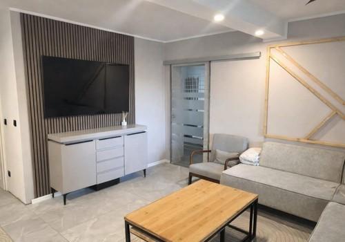 Wohnzimmer m. Durchgangstür