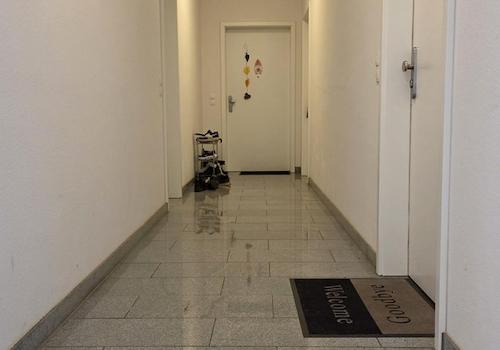 Hausflur zu den 3 Wohnungen