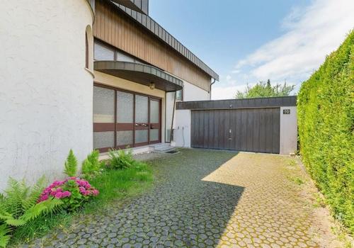 Hauseingang / Garagenzufahrt