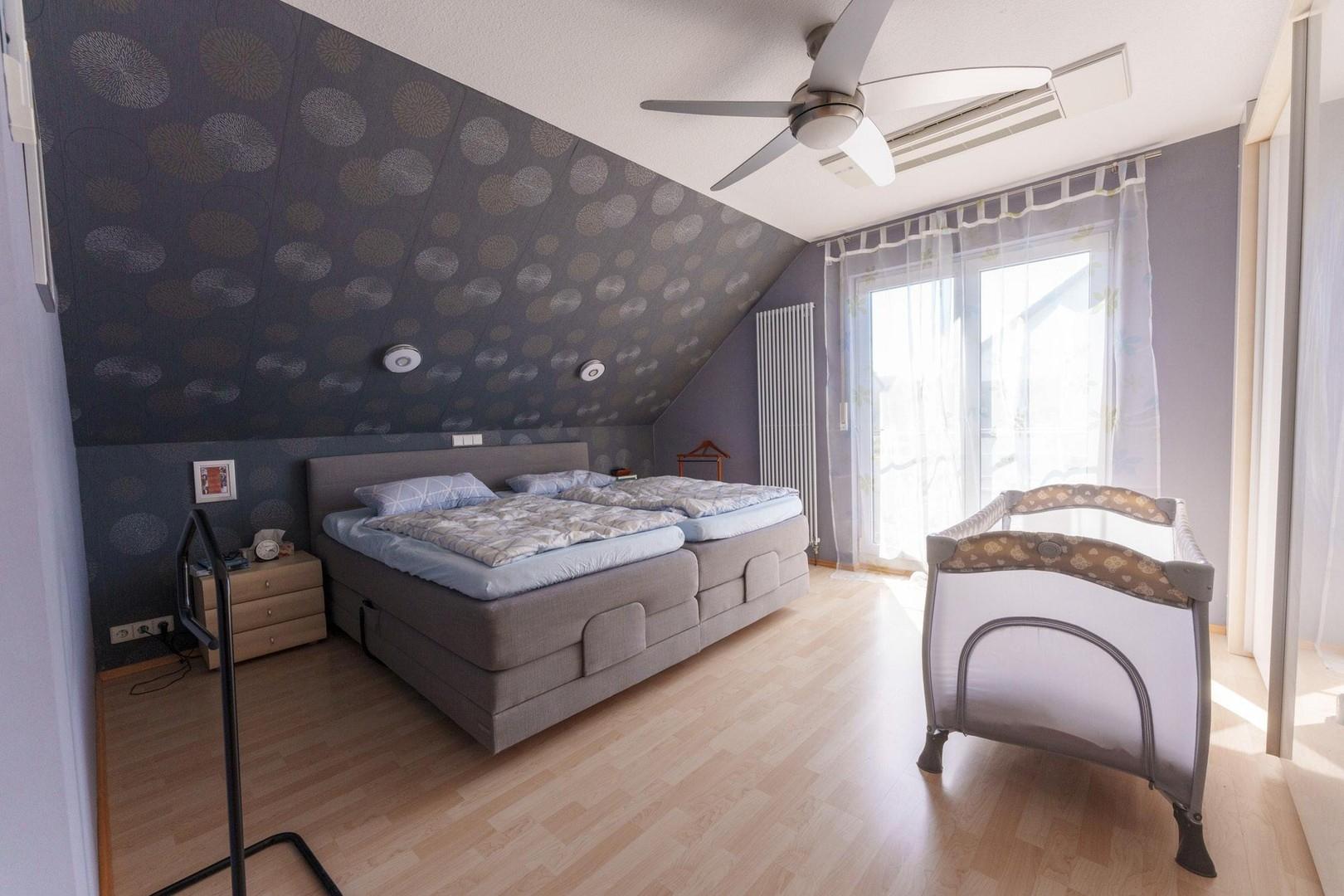 Schlafzimmer mit Ankleide