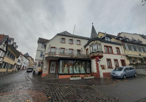 Marktplatz plus Schaufenster