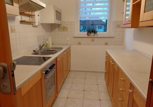 Küche mit Einbauküche