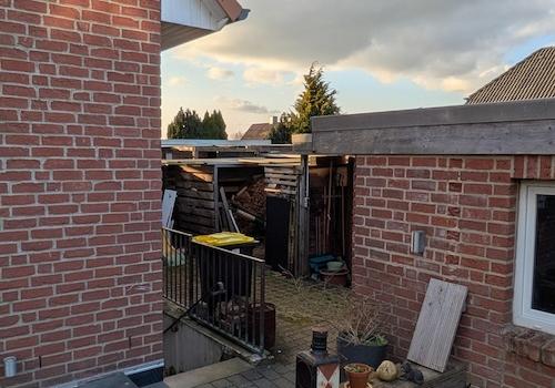 Durchgang zum Nebengebäude