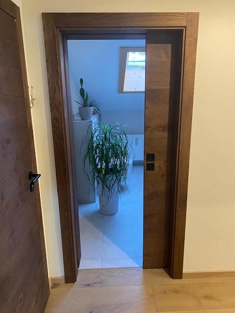 Schiebetüre zum Badezimmer