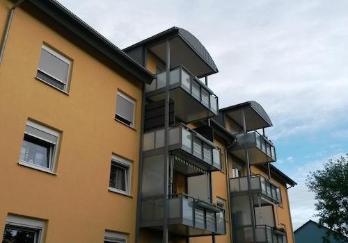 Balkon oben links überdacht