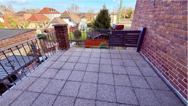 Balkon mit Treppe zum Garten