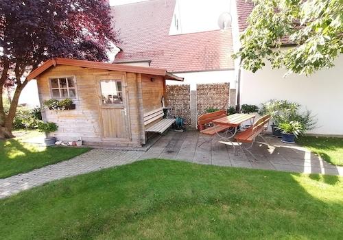 Gartenhaus mit Freisitz