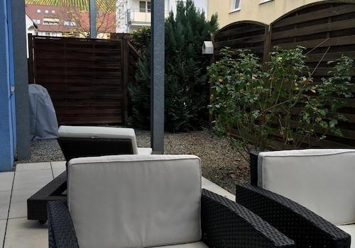 Terrasse mit Garten
