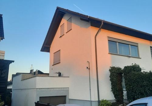 Westseit Doppelgarage und Pool