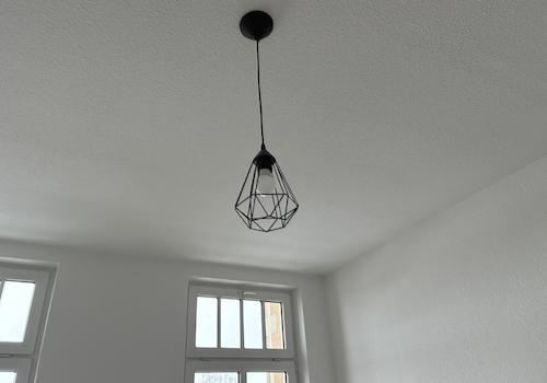 Lampe im Flur und Küche