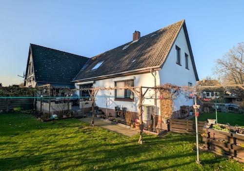 Schleiweg 10 - Rückansicht mit Terrasse