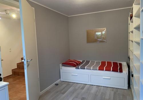 Gäste-/Arbeitszimmer Gegens.