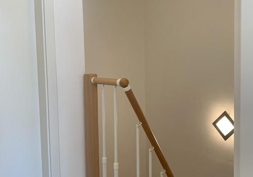 Flur und Treppe zum DG