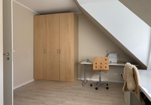 Schlafzimmer DG Süd Gegensicht