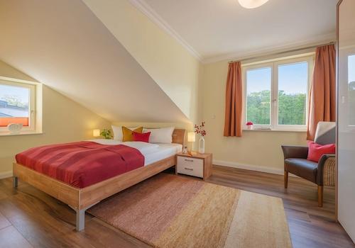 das zweite Schlafzimmer, ebenfalls mit Doppelbett ...