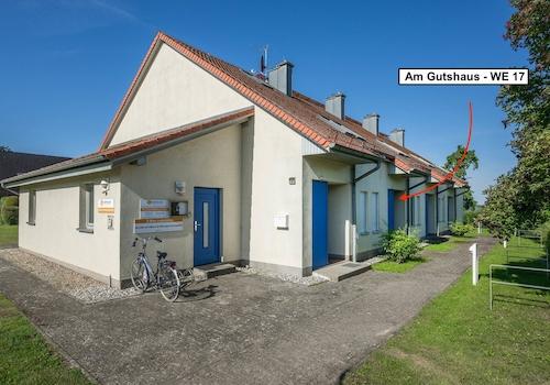 Rückseite des Hauses mit Eingang zur WE 17