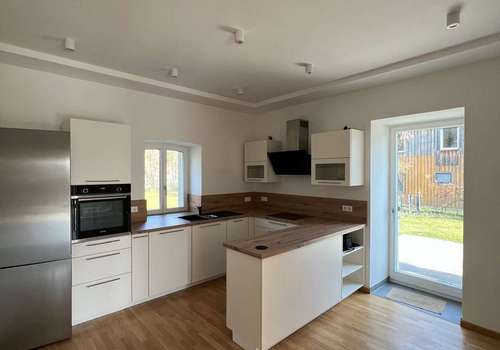 Moderne Küche mit hochwertigen Gerätschaften