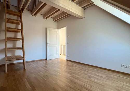 Kinder-/ Arbeitszimmer 2 mit Zugang zum Spitzboden