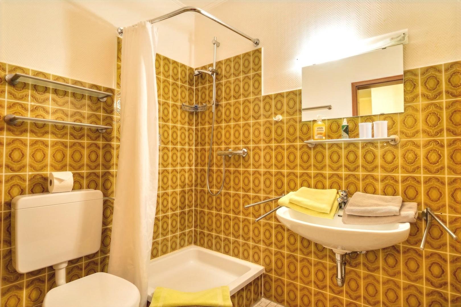 Badezimmer Whg. 5, 1. Stock