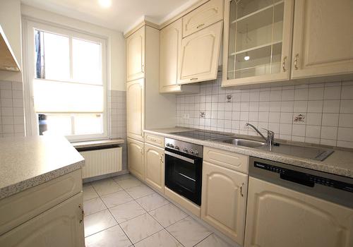 Küche mit Einbaugeräte