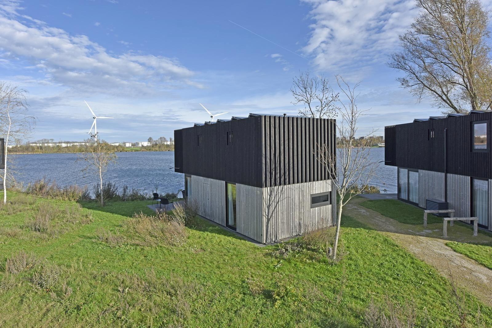 Luxus 4-Personen-Ferienhaus direkt am Wasser im Roompot Lakeside Resort Brielle mit 2 Schlafzimmern und 2 ensuite Badezimmern024