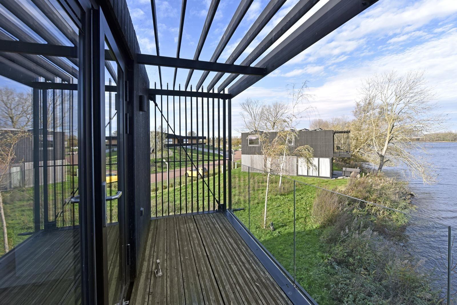 Luxus 4-Personen-Ferienhaus direkt am Wasser im Roompot Lakeside Resort Brielle mit 2 Schlafzimmern und 2 ensuite Badezimmern018