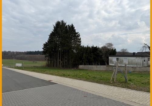 Straße am Grundstück