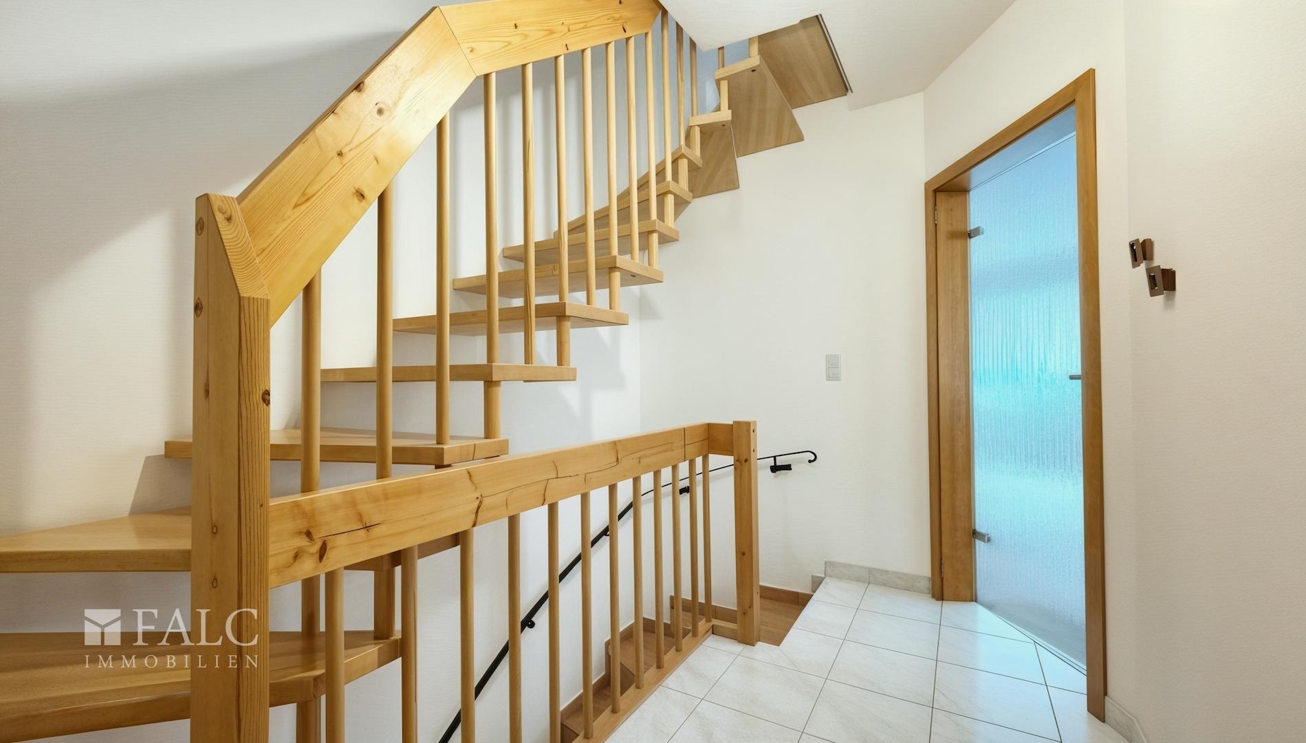 Treppe zum Obergeschoss