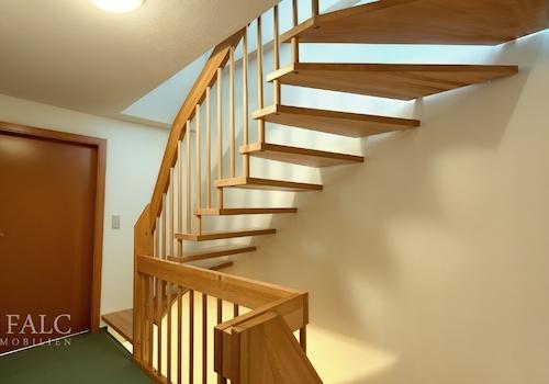 Treppe zum Dachgeschoss