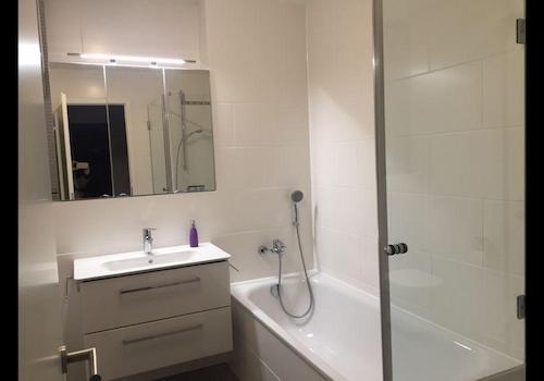 Bad mit Dusche u. Wanne